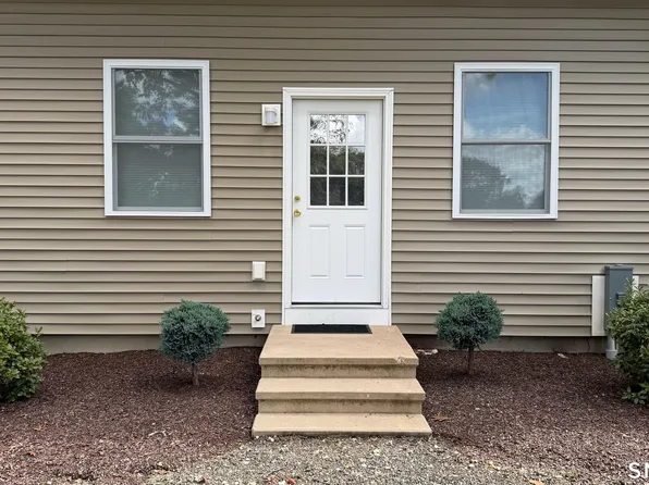 (undisclosed Address), Monroe, CT 06468