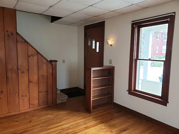 3rd image of 106 S Washington St