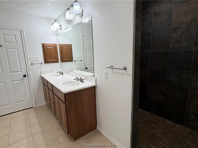 1102 Crested Point Ct — Photo 15