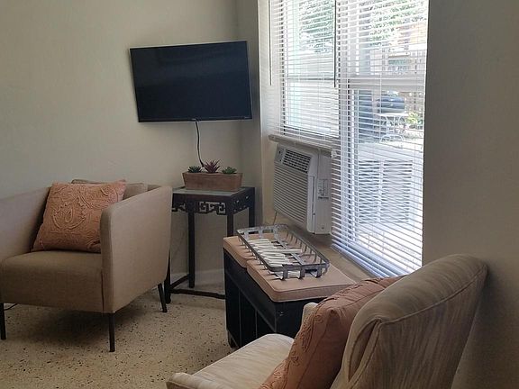 5th image of 224 S J St APT 2