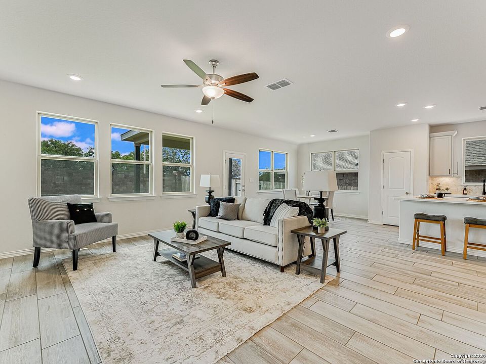 1st image of 609 JABONCILLO ST