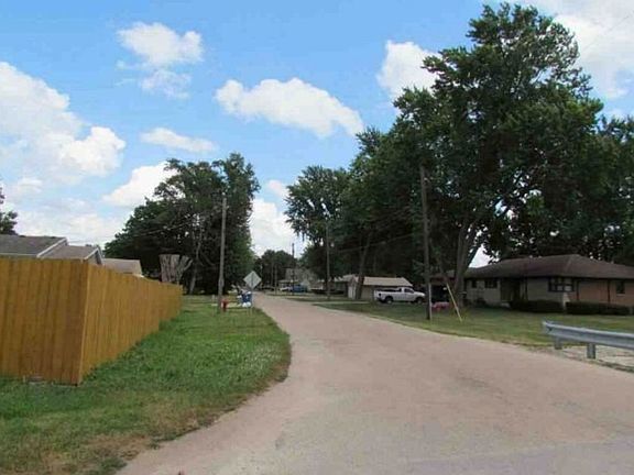 Exterior Neighborhood (street photo)