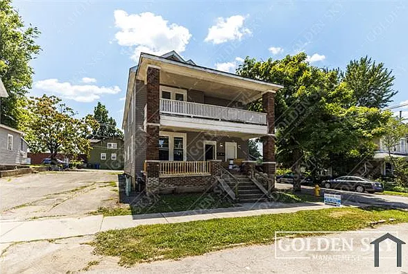 821 W Main St — Photo 1