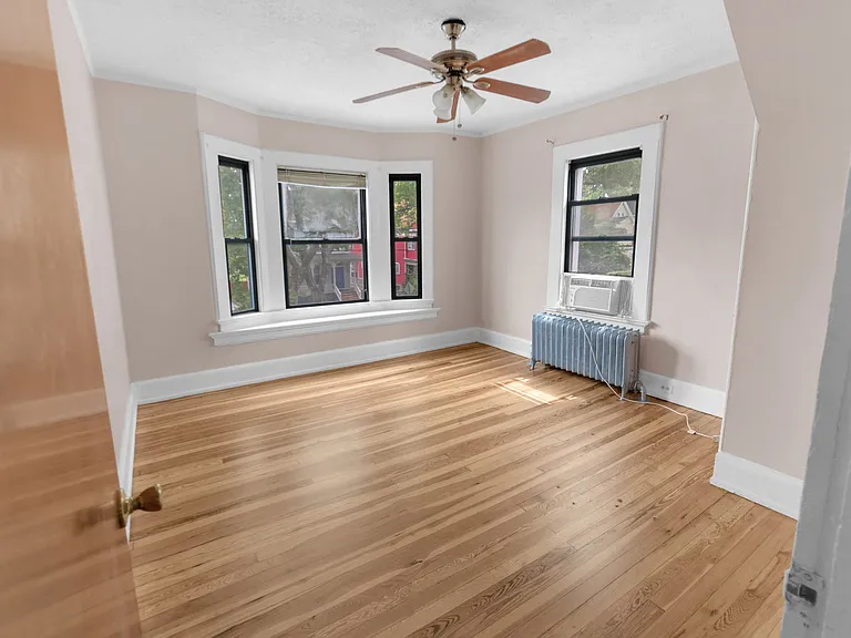 558 Argyle Ave #2 — Photo 5