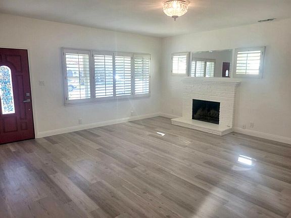 3rd image of 305 Roycroft Ave