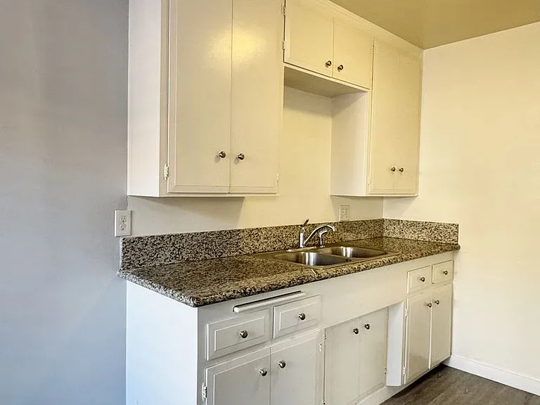 3104 E Colorado St — Photo 10