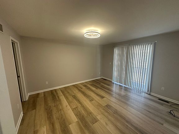 3rd image of 43097 Burlington Dr