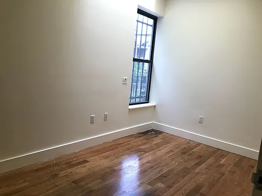 Rented by Premier Metro Realty Corp | media 6