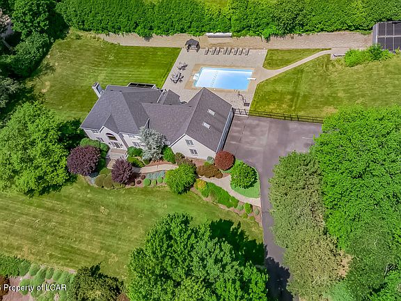 4th image of 550 Lantern Hill Rd