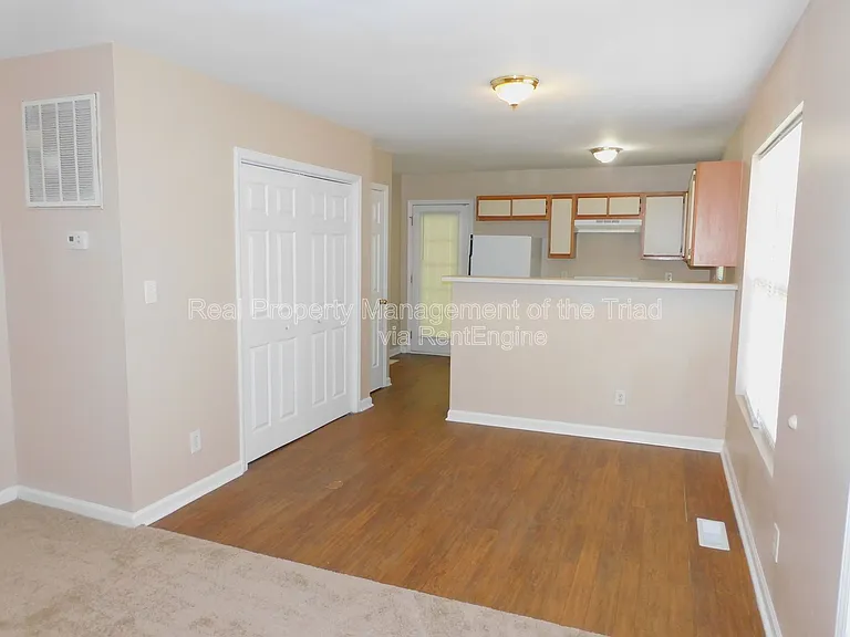 909 Beaumont Ave — Photo 4