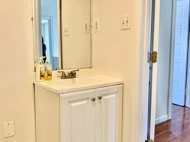 221 Baker St — Photo 20
