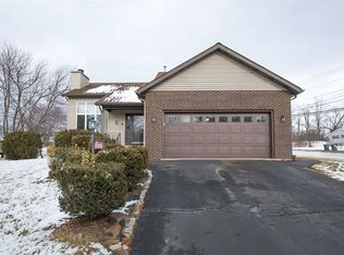 1 Stonegate Ct, Albany, NY 12205