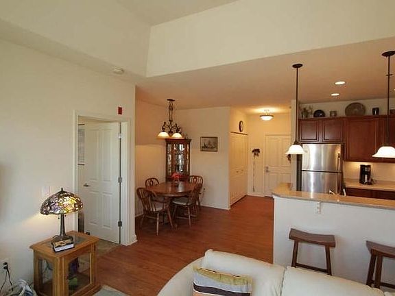 4th image of 4130 S Lake Dr Unit 482
