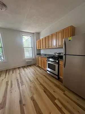 Rented by Standard Living Realty Inc | media 33