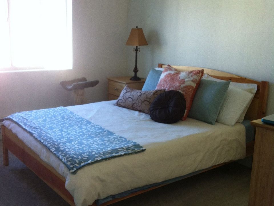 Queen bed shown.