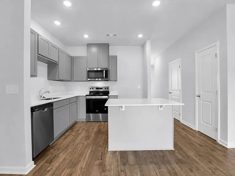 719 Ashbrook Dr — Photo 7