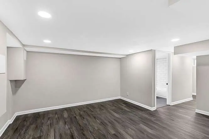 220 33rd St NE — Photo 15