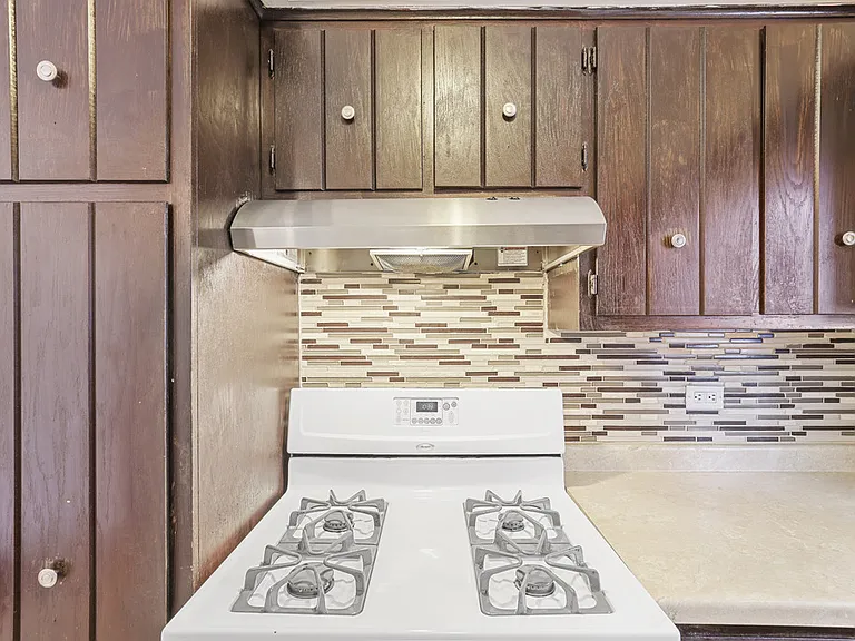 668 Clyde Ave — Photo 6