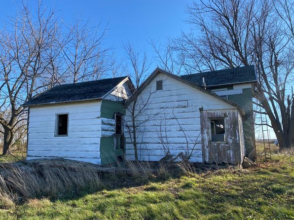 649 E 9th Rd, Wenona, IL 61377