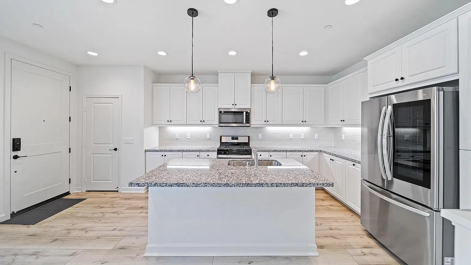3 bed, 2.5 bath, 1725 sqft, $3,550 — Photo 4