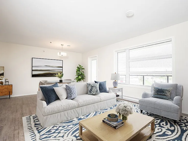 585 Ballantrae Dr — Photo 108