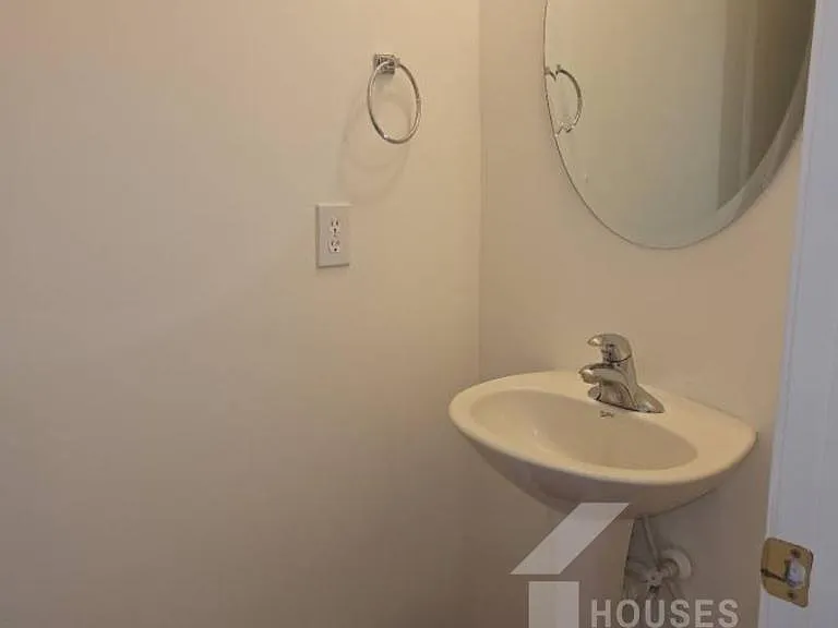 213 Worcester Ln — Photo 17