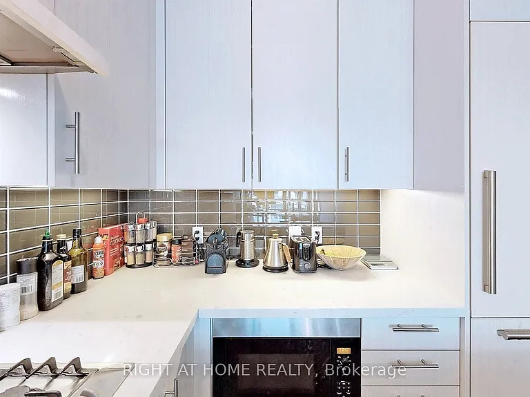39 Queens Quay E #920 — Photo 8
