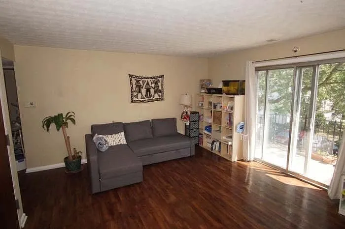 1490 Slade Ave — Photo 2