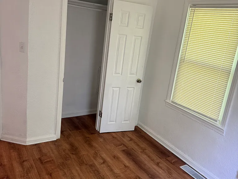 3927 Jackson Ave — Photo 13