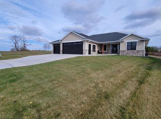 2525 Stoney Brook Ct, Manitowoc, WI 54220