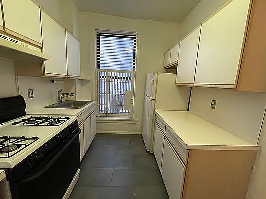 2nd image of 214 W 92nd St APT 6B