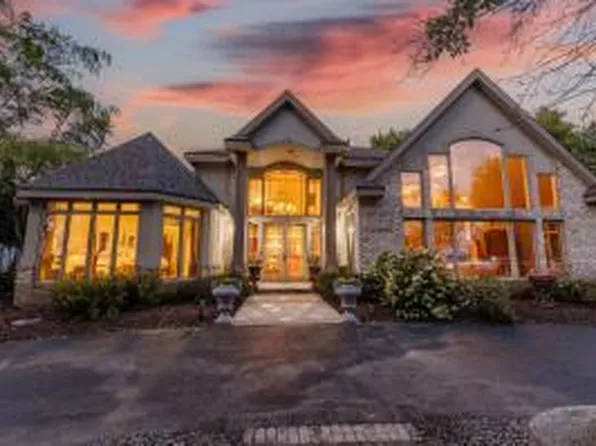 302 Lac La Belle DRIVE, Oconomowoc, WI 53066