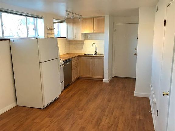2nd image of 112 N Lincoln St APT 3