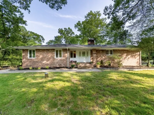 72 Danebury Downs, Upper Saddle River Boro, NJ 07458