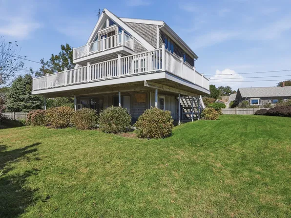 5 Bayview Ave, Fairhaven, MA 02719