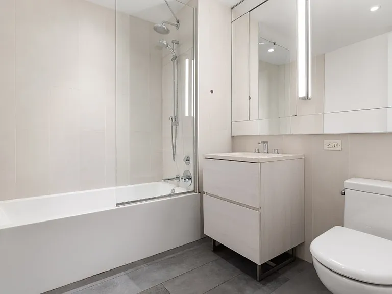430 Albee Sq #4E — Photo 4