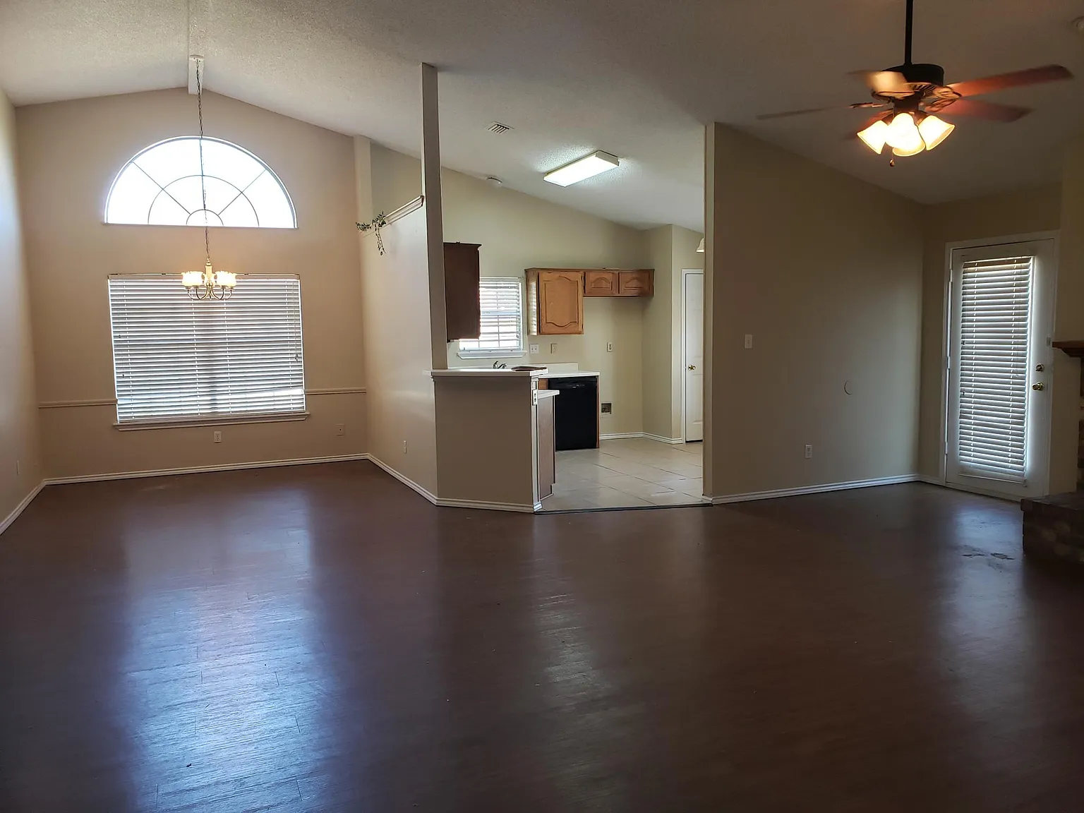 3 bed, 1842 sqft, $2,350 — Photo 4