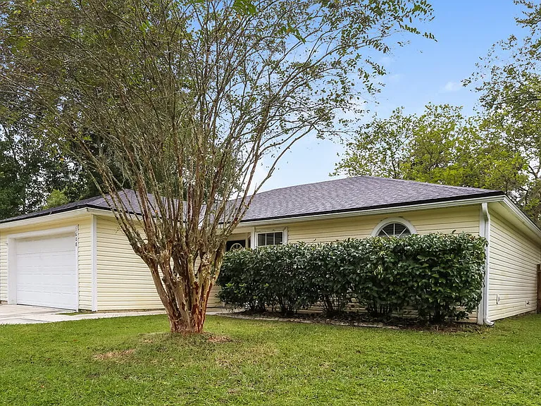 1608 Twin Oak Dr W — Photo 3