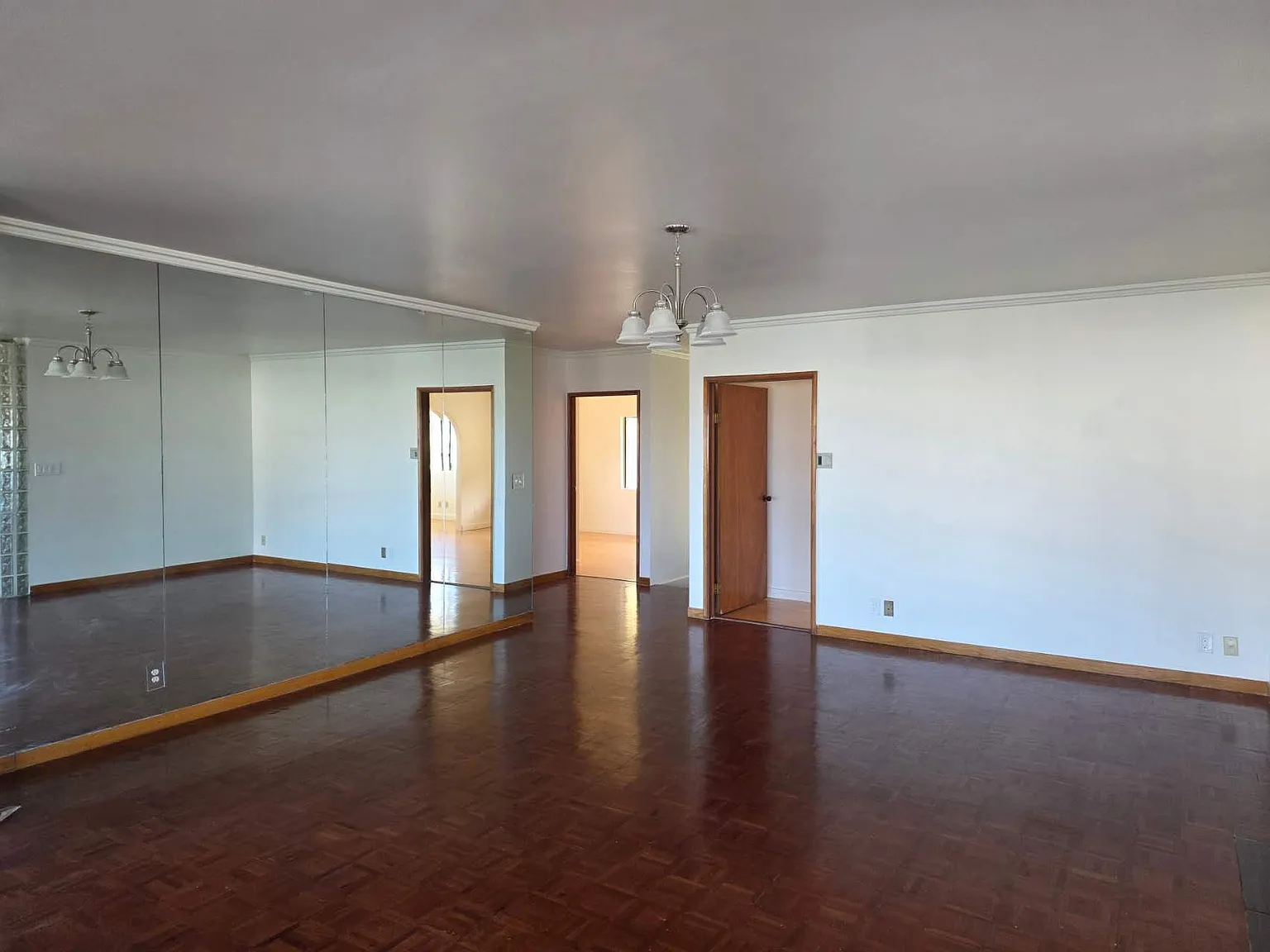 5 bed, 2788 sqft, $6,300 — Photo 2