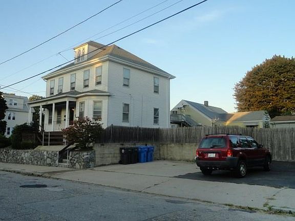4th image of 100 Greenwood St