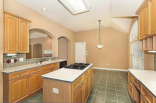 4th image of 635 Stafford Cir