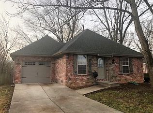 1006 W Broadmoor St, Springfield, MO 65807