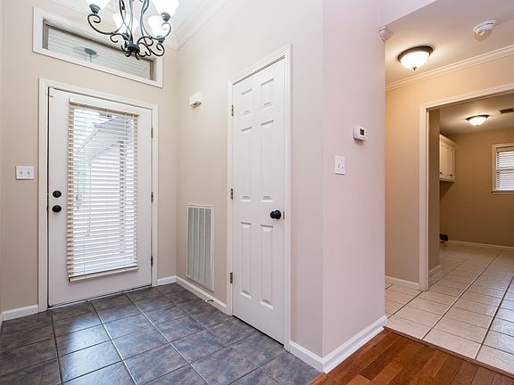 5th image of 211 Chantilly Cir