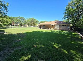 2211 Yellowstone Dr, Bryan, TX 77803