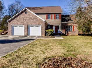 102 Naples Ln, Oak Ridge, TN 37830