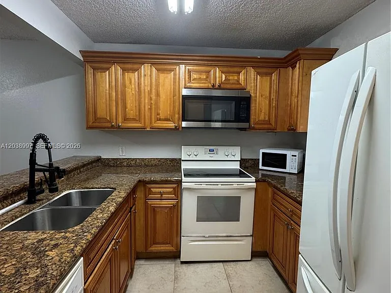 1465 Lake Crystal Dr #A — Photo 5