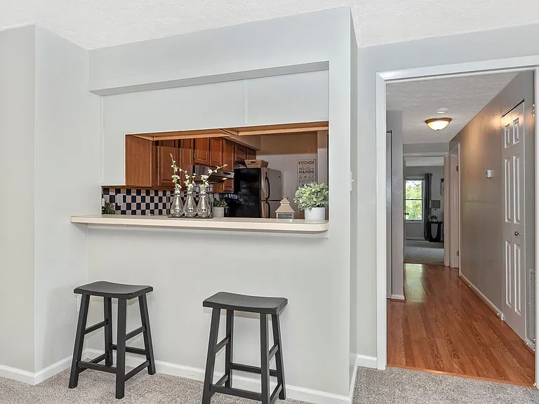 802 Stratford Way #K — Photo 4