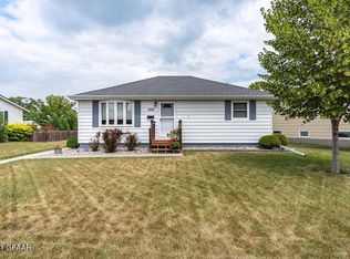 909 Greenwood Dr SE, East Grand Forks, MN 56721