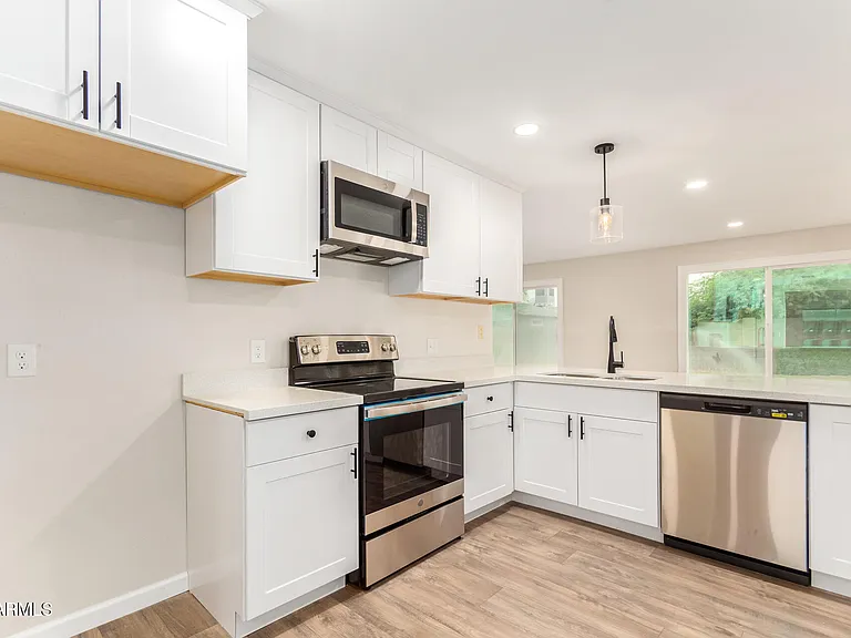 518 N Pepperwood Ct — Photo 10