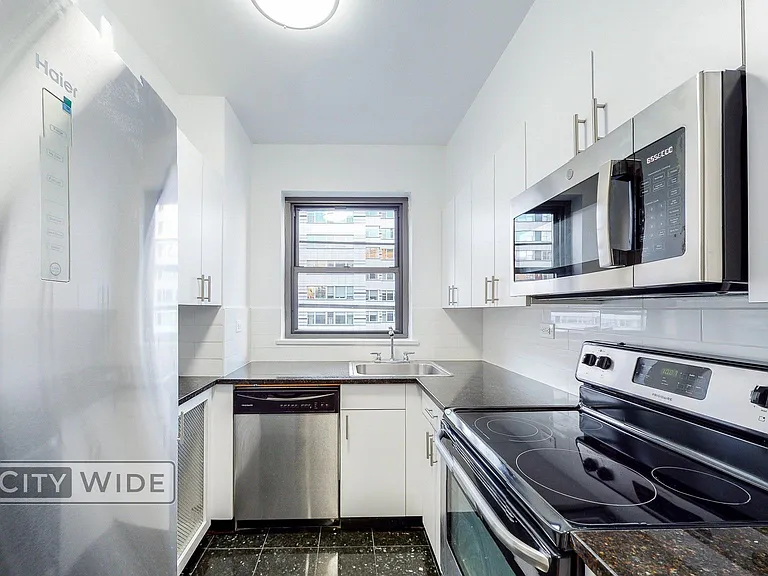 219 E 69th St #10D — Photo 5